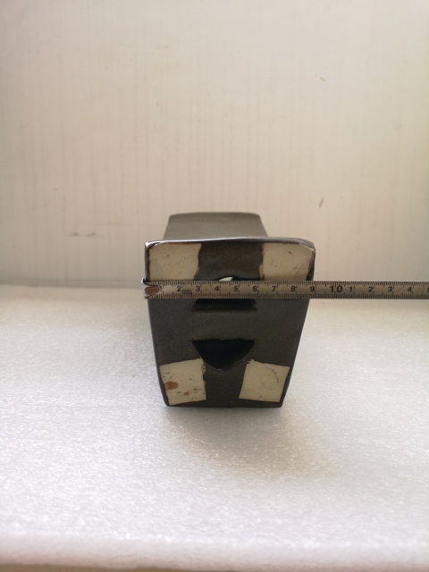 古玩陶瓷清初磁州窯系銀錠型褐釉鏤空瓷枕拍賣,當前價格680元