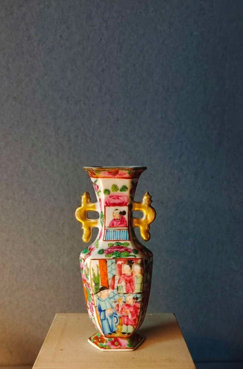 古玩陶瓷【望月樓】晚清人物紋廣彩瓶拍賣,當前價格2800元