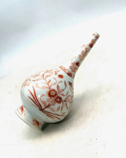 古玩陶瓷清康熙礬紅花卉紋長頸瓶拍賣,當(dāng)前價(jià)格12000元
