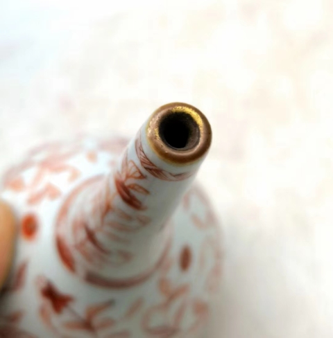 古玩陶瓷清康熙礬紅花卉紋長頸瓶拍賣,當(dāng)前價(jià)格12000元