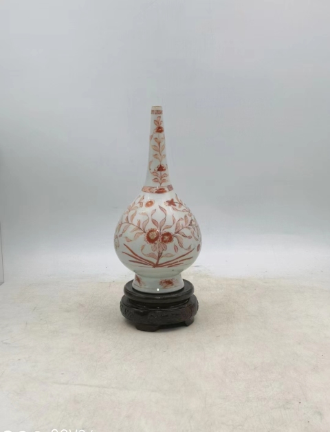 古玩陶瓷清康熙礬紅花卉紋長頸瓶拍賣,當(dāng)前價(jià)格12000元