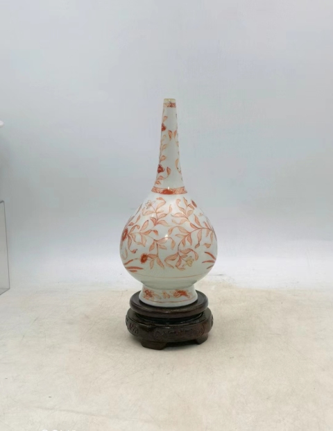 古玩陶瓷清康熙礬紅花卉紋長頸瓶拍賣,當(dāng)前價(jià)格12000元
