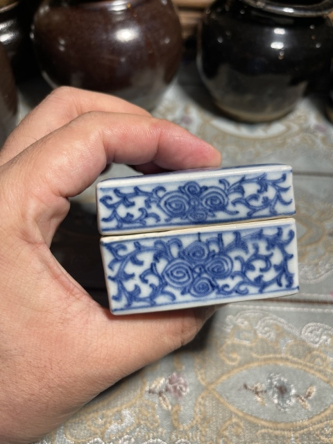 古玩陶瓷清：纏枝花卉紋青花四方蓋盒拍賣，當前價格2280元