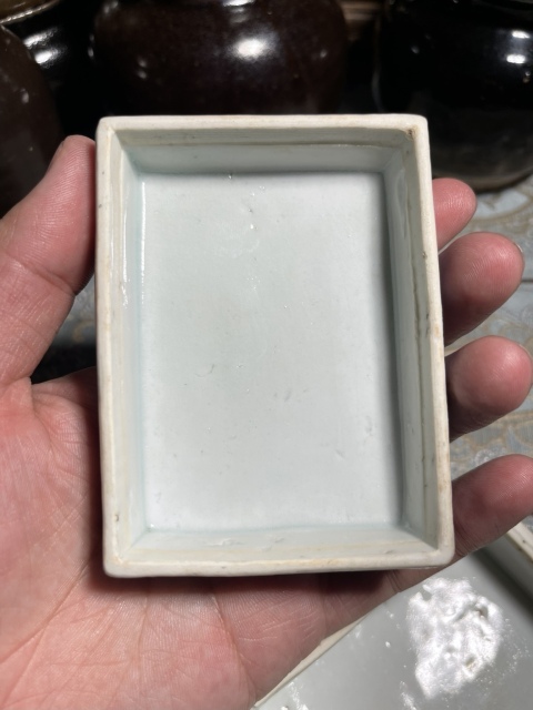 古玩陶瓷清：纏枝花卉紋印泥盒拍賣(mài)，當(dāng)前價(jià)格2280元