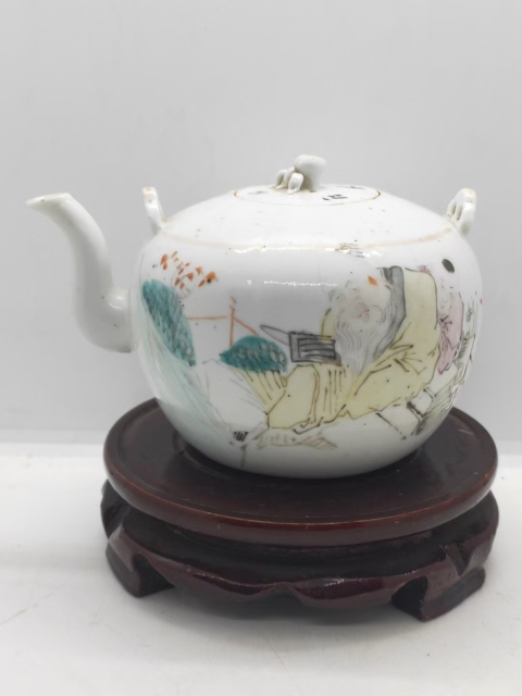 古玩陶瓷清光緒 淺絳彩人物紋提梁壺拍賣,當(dāng)前價格3700元