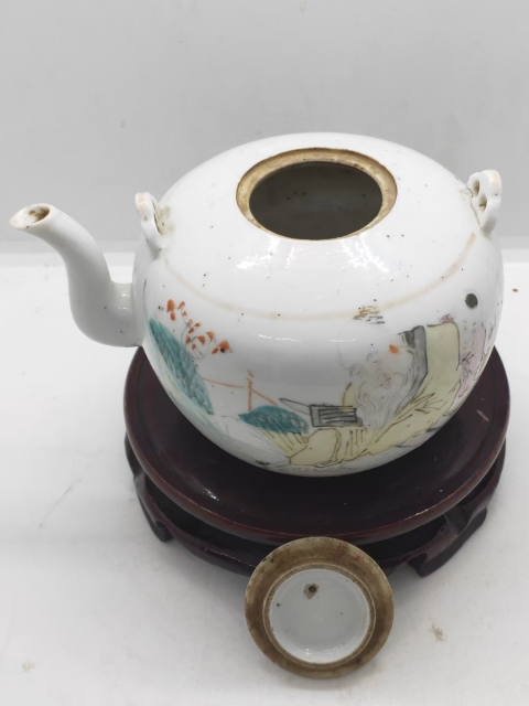古玩陶瓷清光緒 淺絳彩人物紋提梁壺拍賣,當(dāng)前價格3700元