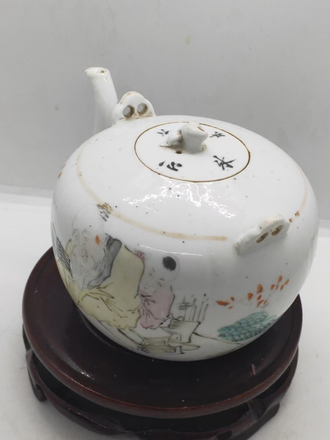古玩陶瓷清光緒 淺絳彩人物紋提梁壺拍賣,當(dāng)前價格3700元