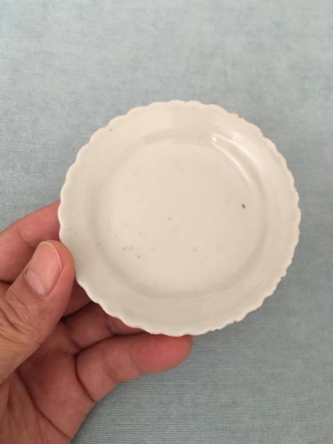 古玩陶瓷清中期白釉花口盤拍賣,當前價格666元