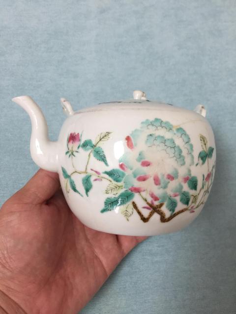 古玩陶瓷清同治 粉彩綠牡丹紋提梁壺拍賣,當前價格1200元