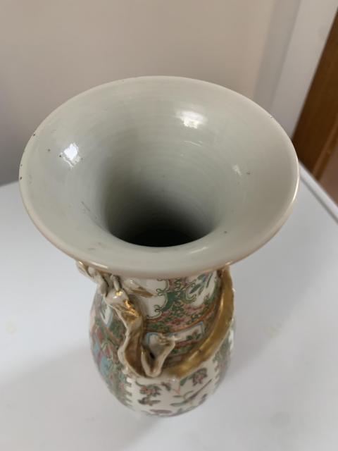 古玩陶瓷晚清人物螭龍花鳥蝶紋廣彩撇口瓶拍賣,當前價格3888元