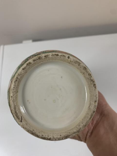古玩陶瓷晚清人物螭龍花鳥蝶紋廣彩撇口瓶拍賣,當前價格3888元