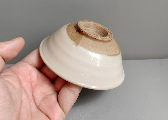 古玩陶瓷平實而精致的元明磁州窯白釉茶盞拍賣,當前價格999元