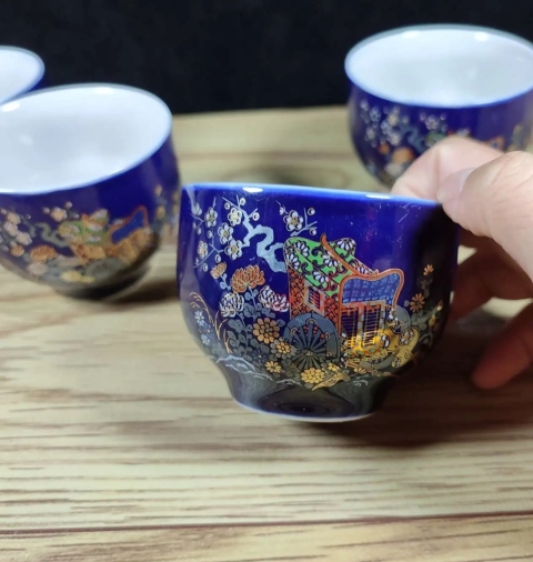 古玩陶瓷六十至八十年代藍釉花卉紋杯拍賣,當前價格220元