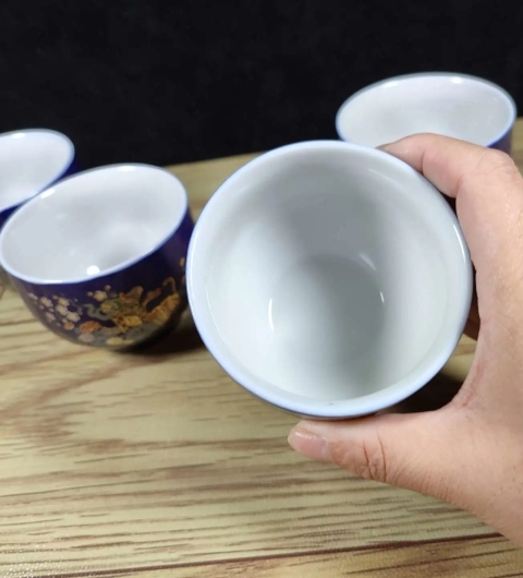 古玩陶瓷六十至八十年代藍釉花卉紋杯拍賣,當前價格220元