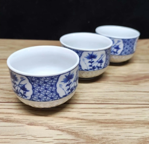 古玩陶瓷六十至八十年代花卉紋青花杯一組拍賣,當前價格168元