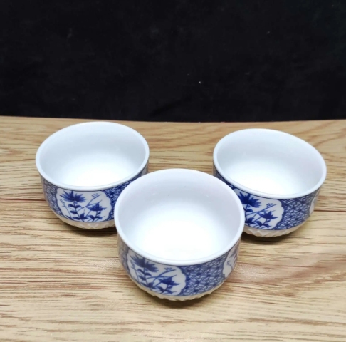 古玩陶瓷六十至八十年代花卉紋青花杯一組拍賣,當前價格168元