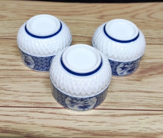 古玩陶瓷六十至八十年代花卉紋青花杯一組拍賣,當前價格168元