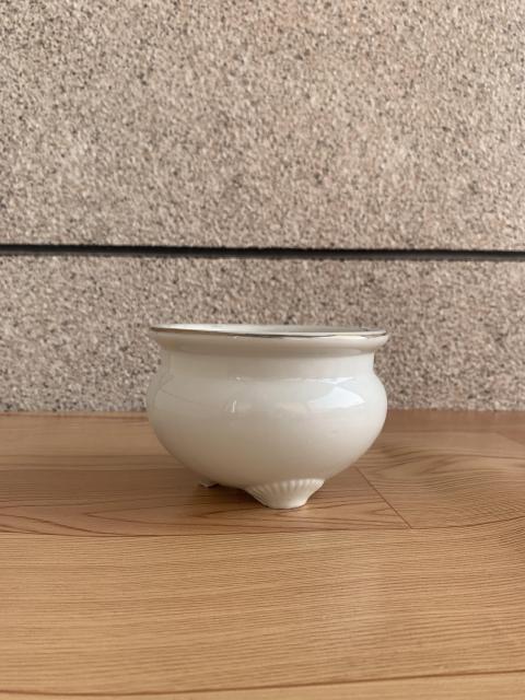 古玩陶瓷六十至八十年代花卉紋彩繪模糊三足香爐拍賣,當前價格160元