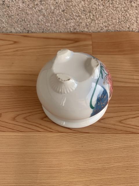 古玩陶瓷六十至八十年代花卉紋彩繪模糊三足香爐拍賣,當前價格160元