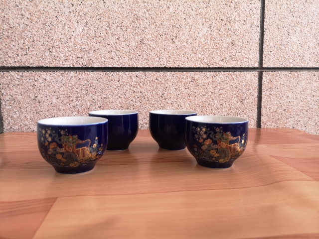 古玩陶瓷六十至八十年代藍釉花卉紋杯拍賣,當前價格220元