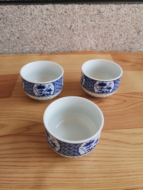 古玩陶瓷六十至八十年代花卉紋青花杯一組拍賣,當前價格168元
