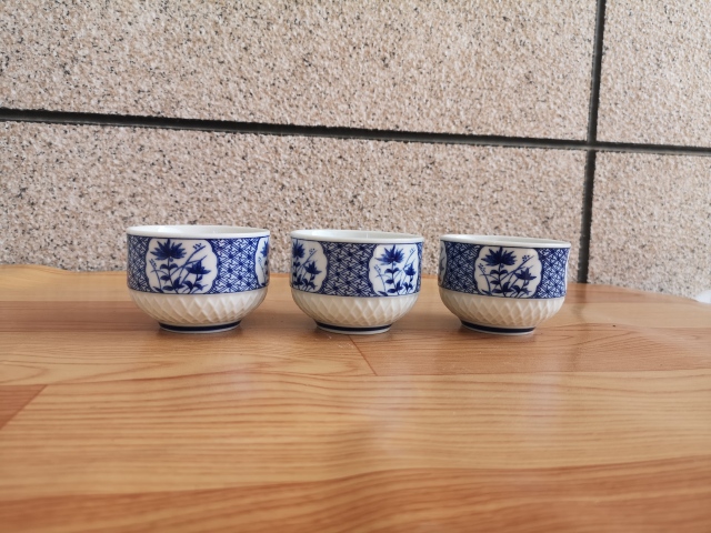 古玩陶瓷六十至八十年代花卉紋青花杯一組拍賣,當前價格168元