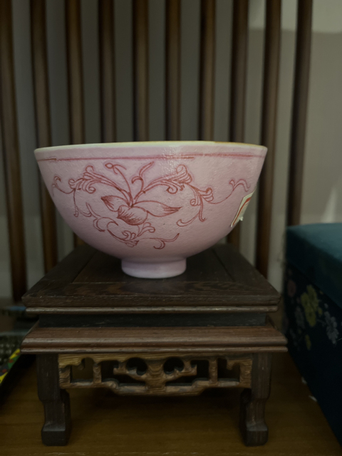 古玩陶瓷藕粉底胭脂紅花卉紋茶碗拍賣，當前價格5000元