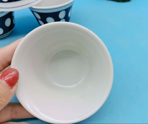 古玩陶瓷上世紀六十至八十年代青花留白杯拍賣，當前價格220元