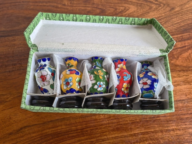 古玩雜項景泰藍銅瓶拍賣,當前價格150元