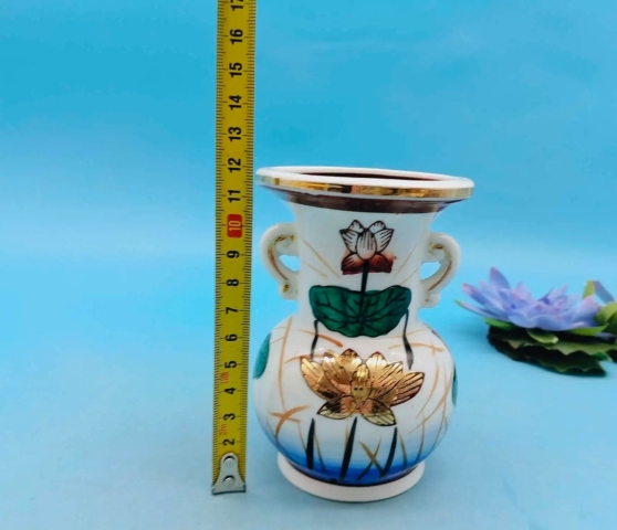 古玩陶瓷出口創匯期花卉紋雙耳盤口瓶拍賣,當前價格198元