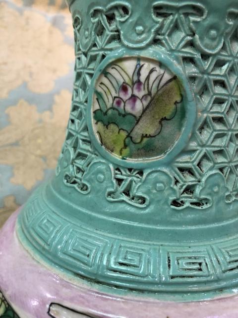 古玩陶瓷【乾隆】粉彩人物故事紋蒜頭瓶拍賣,當前價格10889元