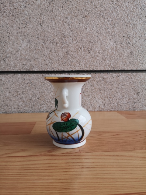 古玩陶瓷出口創匯期花卉紋雙耳盤口瓶拍賣,當前價格198元