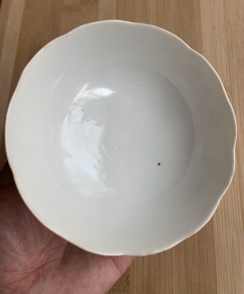 古玩陶瓷礬紅彩描金獅子滾繡球紋碗拍賣，當前價格3000元