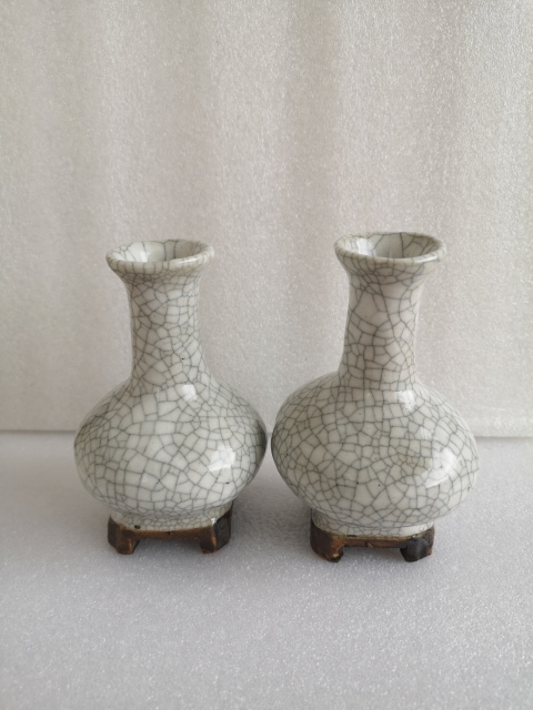 古玩陶瓷清末民國哥釉連座瓶一對拍賣，當前價格850元