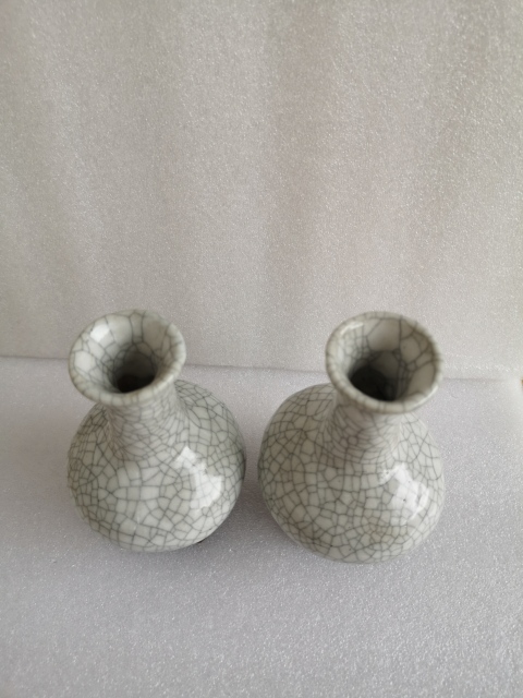 古玩陶瓷清末民國哥釉連座瓶一對拍賣，當前價格850元