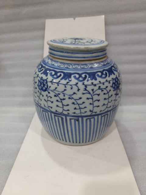 古玩陶瓷清中纏枝花卉紋青花蓋罐拍賣,當前價格1288元