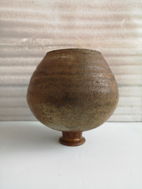 古玩陶瓷明代褐釉瓶拍賣,當(dāng)前價格850元