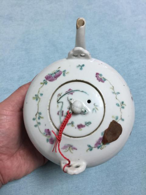 古玩陶瓷清晚期 粉彩美人帶子提梁壺拍賣,當(dāng)前價(jià)格3800元