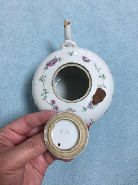 古玩陶瓷清晚期 粉彩美人帶子提梁壺拍賣,當(dāng)前價(jià)格3800元