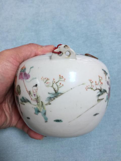 古玩陶瓷清晚期 粉彩美人帶子提梁壺拍賣,當(dāng)前價(jià)格3800元
