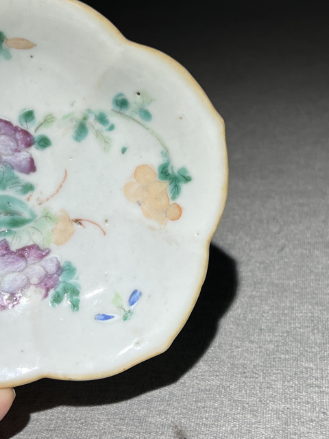 古玩陶瓷【清晚】花蝶紋粉彩花口貢盤拍賣,當前價格0元