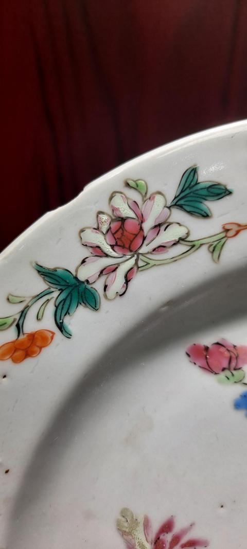 古玩陶瓷清代雍正至乾隆景德鎮(zhèn)窯口花卉紋粉彩盤拍賣，當前價格2500元