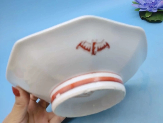 古玩陶瓷六十至八十年代龍鳳紋彩繪八角盤拍賣,當(dāng)前價(jià)格198元
