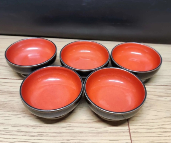 古玩陶瓷內紅釉外烏金釉杯拍賣,當前價格260元