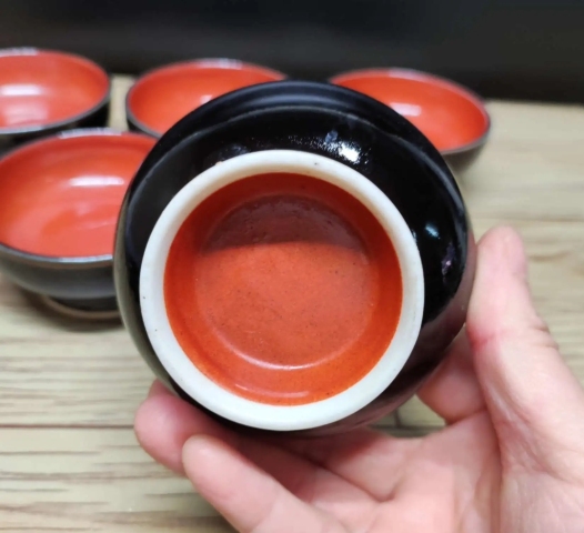 古玩陶瓷內紅釉外烏金釉杯拍賣,當前價格260元