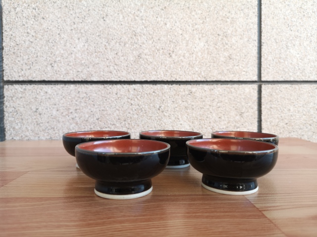 古玩陶瓷內紅釉外烏金釉杯拍賣,當前價格260元