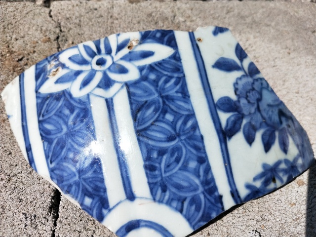 古玩陶瓷明代晚期精品大塊青花瓷片拍賣，當前價格80元
