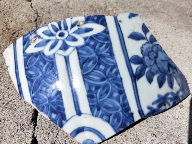 古玩陶瓷明代晚期精品大塊青花瓷片拍賣，當前價格80元