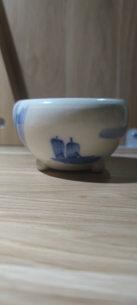 古玩陶瓷【望月樓】清晚期青花山水紋三足香爐拍賣,當(dāng)前價(jià)格800元