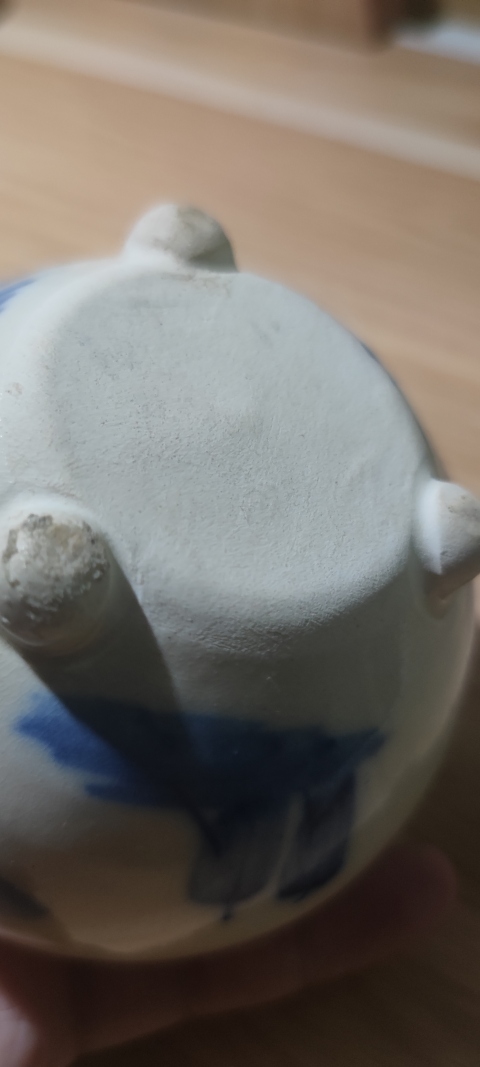 古玩陶瓷【望月樓】清晚期青花山水紋三足香爐拍賣,當(dāng)前價(jià)格800元